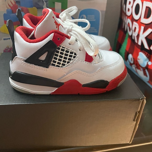 Jordan 4s size 7c - Picture 1 of 5